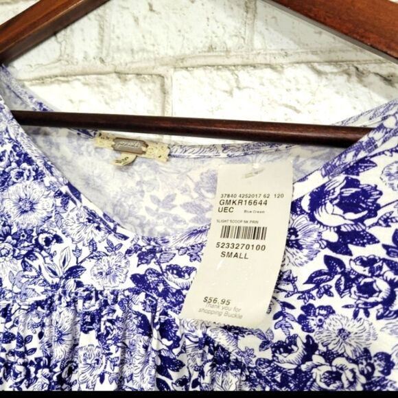 Gimmicks by BKE Trapeze By Buckle Blue Asymmetrical  top - Picture 3 of 9